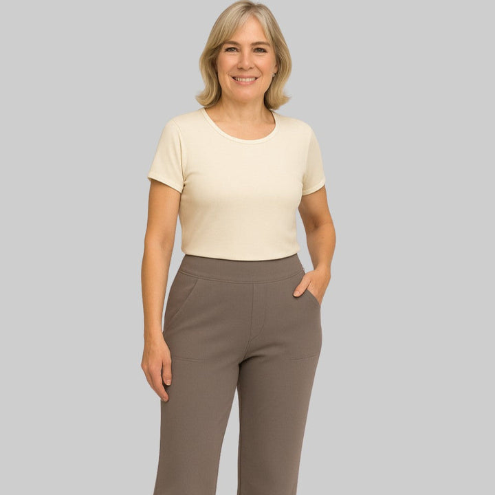 Pantaloni donna comodi con tasche, a vita alta, perfetti per il comfort quotidiano e lo stile.