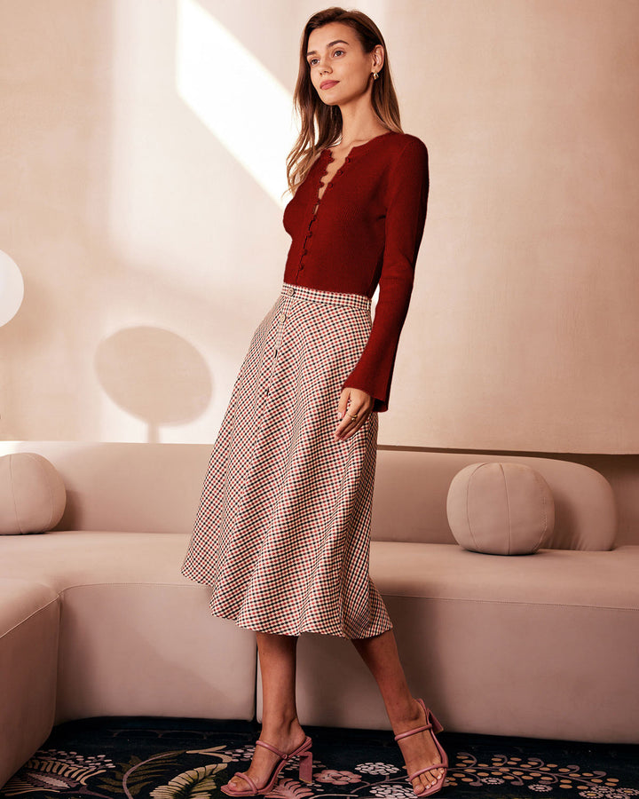 Maglia a coste slim da donna, con maniche a campana e bottoni. Un top versatile per un look primaverile o autunnale.