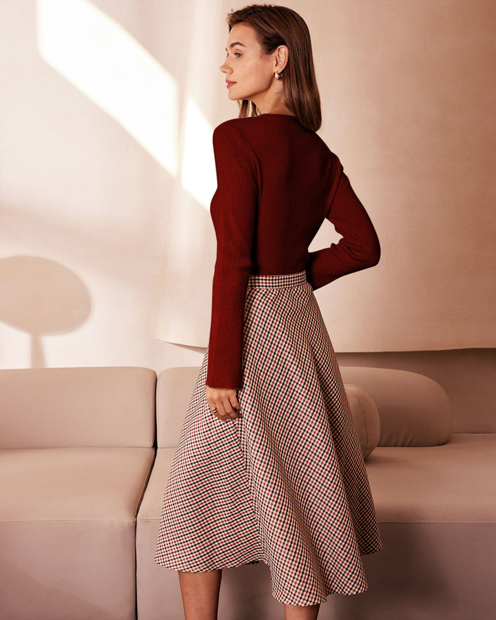 Maglia donna primaverile/autunnale a coste, slim fit, con maniche a campana e bottoni. Abbigliamento casual elegante.