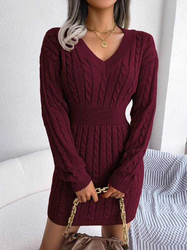 Elegante abito midi donna in maglia con scollo a V, vita sagomata. Ideale per la moda autunnale e invernale.