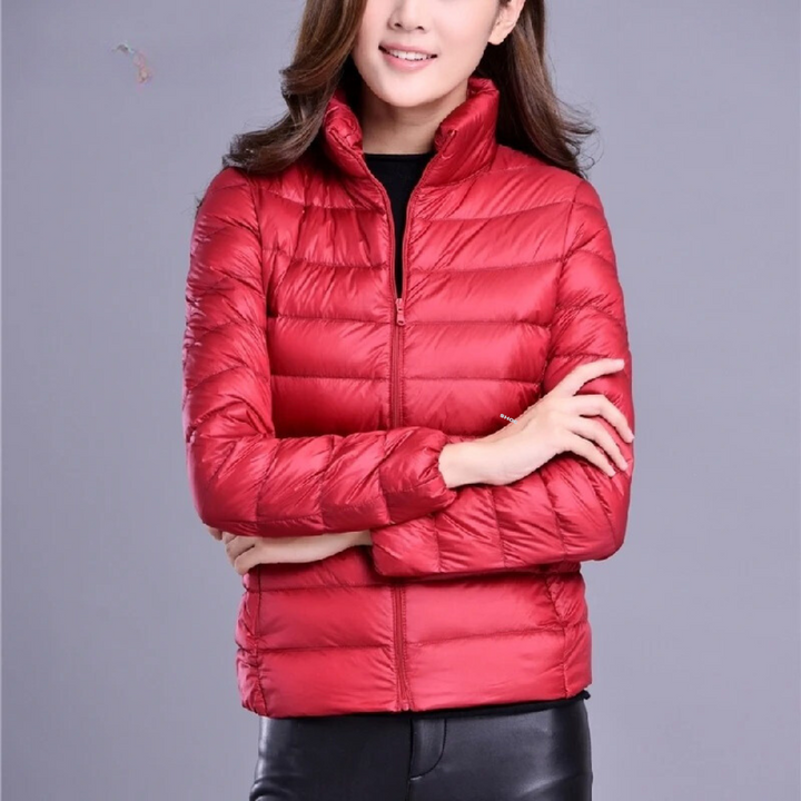 Giacca invernale donna trapuntata ultraleggera, design elegante e massima praticità.
