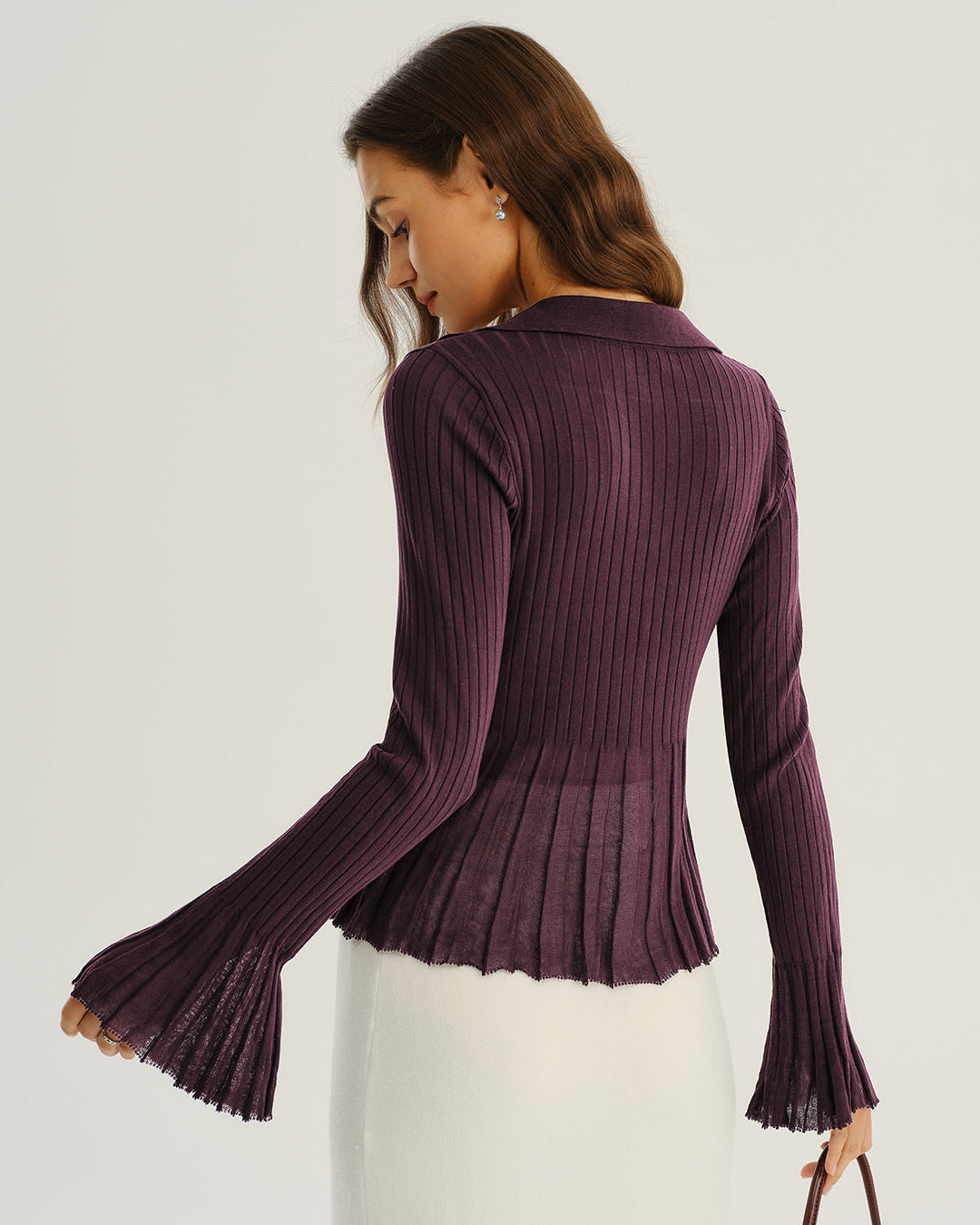 Maglieria donna: cardigan a coste con bottoni e colletto, un capo elegante e formale per l'ufficio e la stagione autunnale.