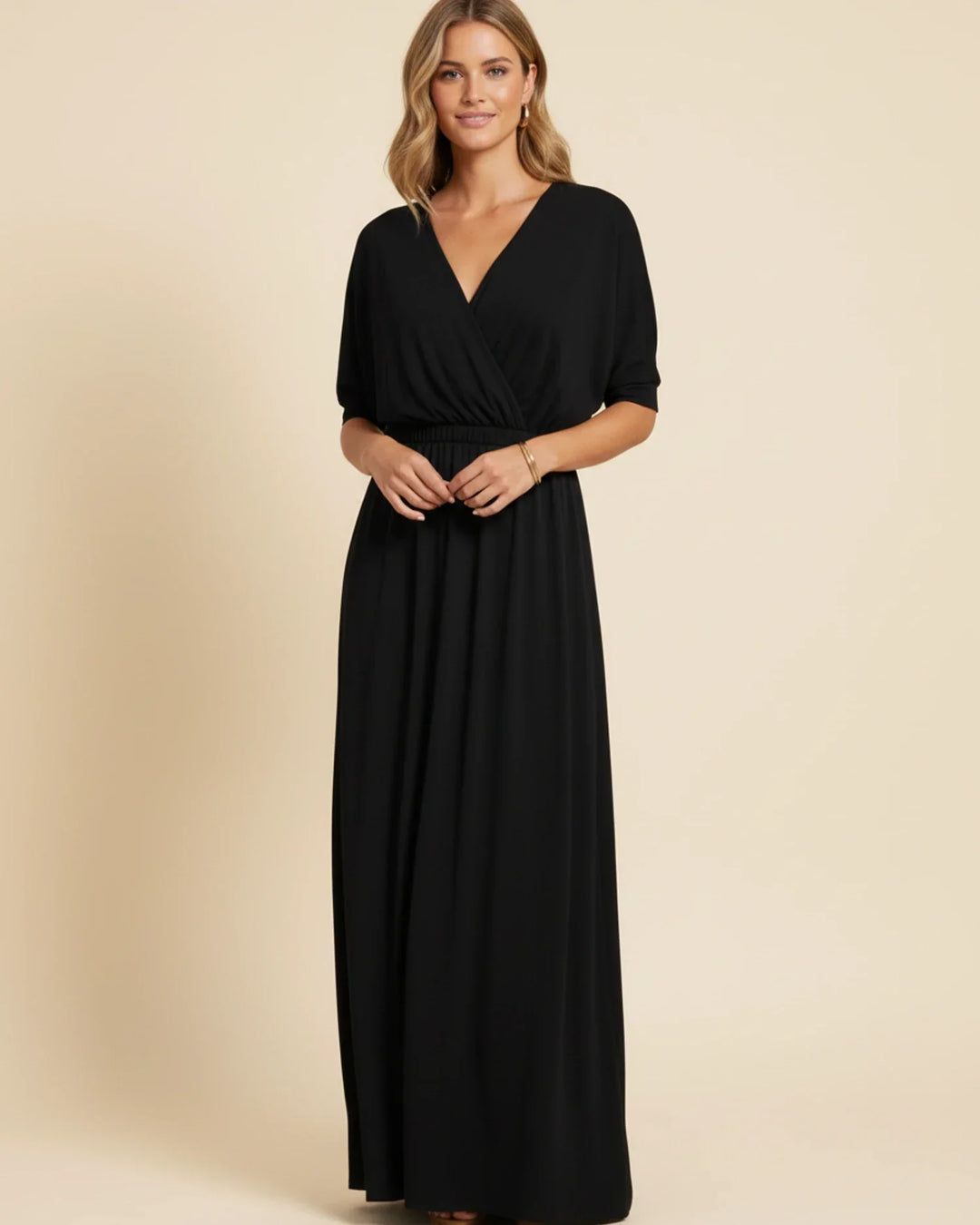 Abito maxi donna estivo, fluido e confortevole, con tasche laterali per un tocco pratico. [[lstfy-media:5]]