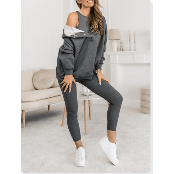 Morbida tuta loungewear donna 3 pezzi con felpa oversize e leggings. Ideale per massimo relax e stile casual.
