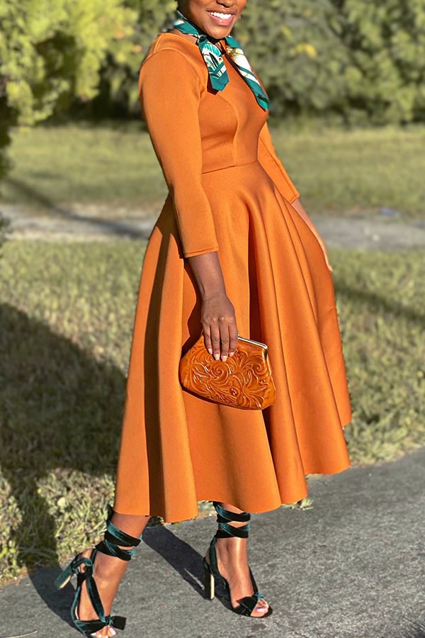 Vestito casual ed elegante: midi con scollo a barca, manica tre quarti e comode tasche.
