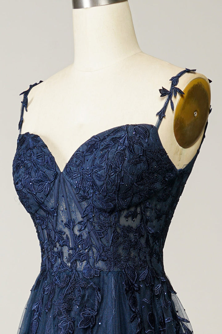 Vista frontale abito da sera donna, scollo a cuore, gonna A-line, per occasioni speciali.