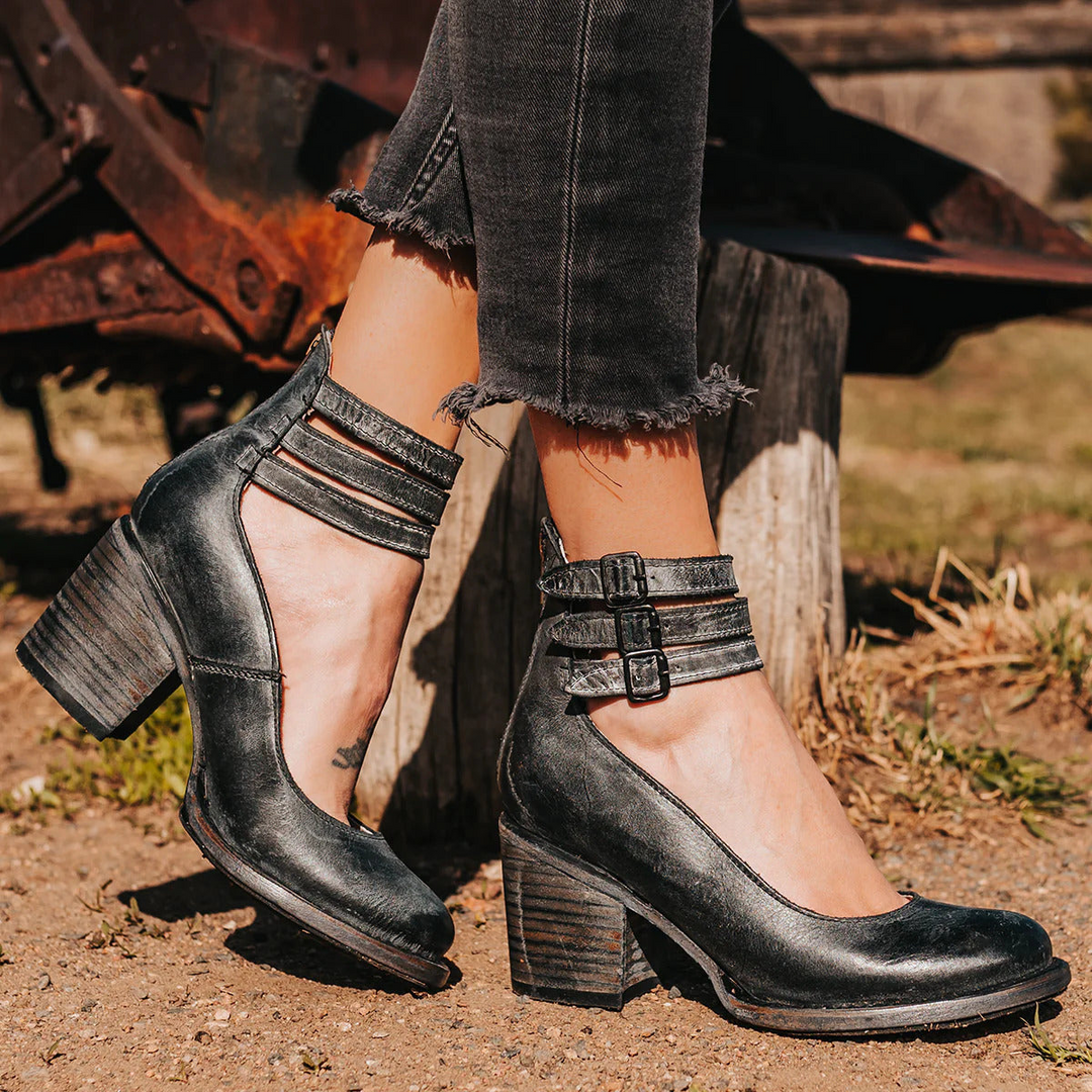 Scarpe donna eleganti: tacchi a blocco comodi con cinturino alla caviglia, stile retrò.