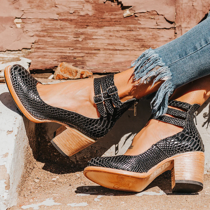 Scarpe con tacco medio e blocco, cinturino alla caviglia, comfort e stile retrò per lei.