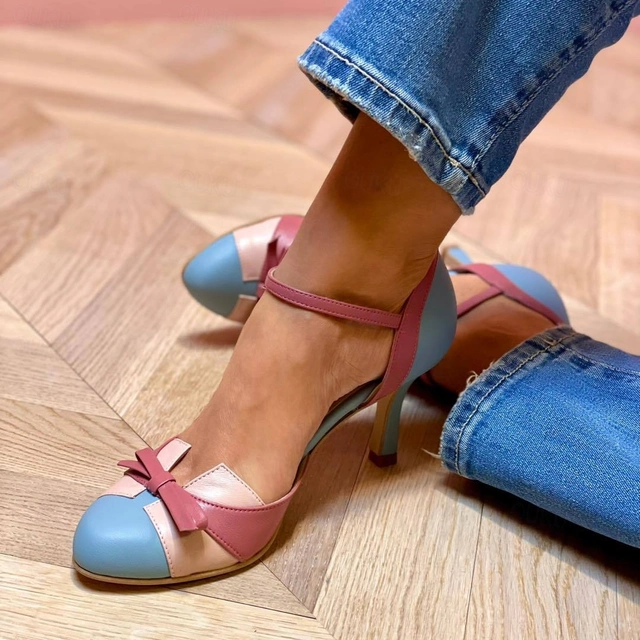 Décolleté donna eleganti con cinturino alla caviglia, design a blocco colore e tacco medio. Perfetti per cerimonie.