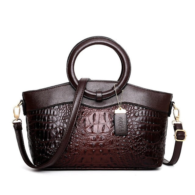 Borsa donna tracolla regolabile, stampa coccodrillo lucida, fibbie e anelli color oro.