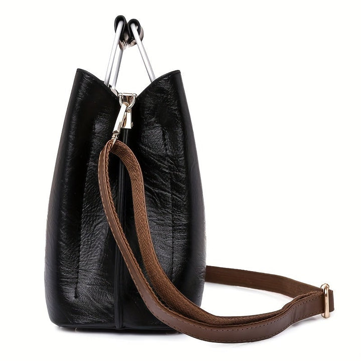 Borsetta nera da donna in ecopelle testurizzata, ideale come accessorio moda versatile per ogni occasione.