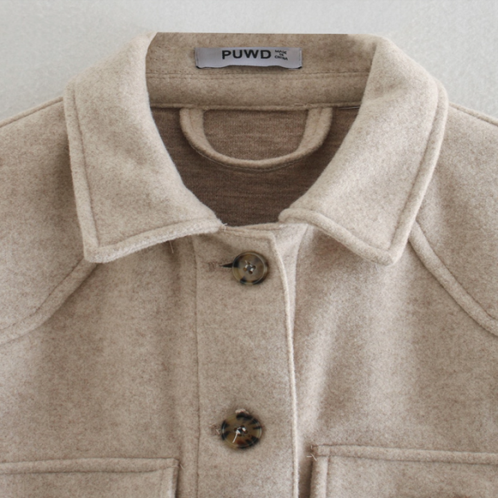 Shacket donna, giacca camicia elegante e casual con cintura. Perfetta per la mezza stagione, stile moda e comfort.
