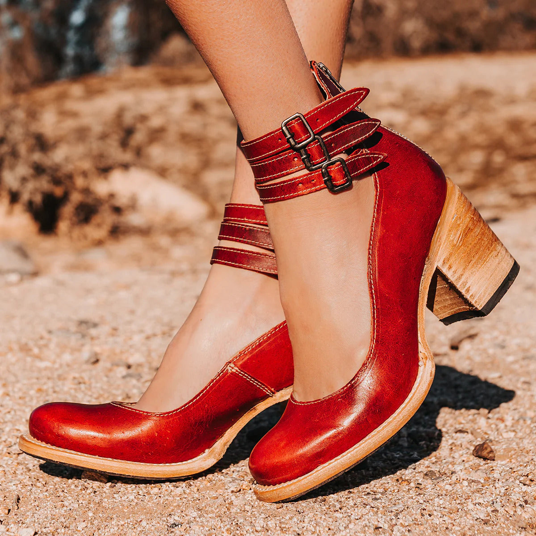 Scarpe décolleté nere da donna, tacco grosso comodo e triplo cinturino alla caviglia. Perfette ed eleganti.