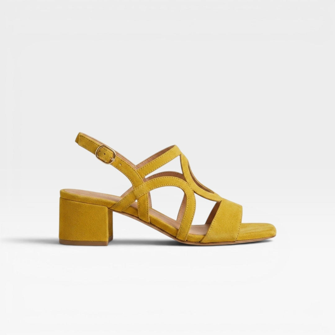 Sandali donna con tacco largo basso e cinturino alla caviglia intagliato. Ideali per scarpe estive eleganti.