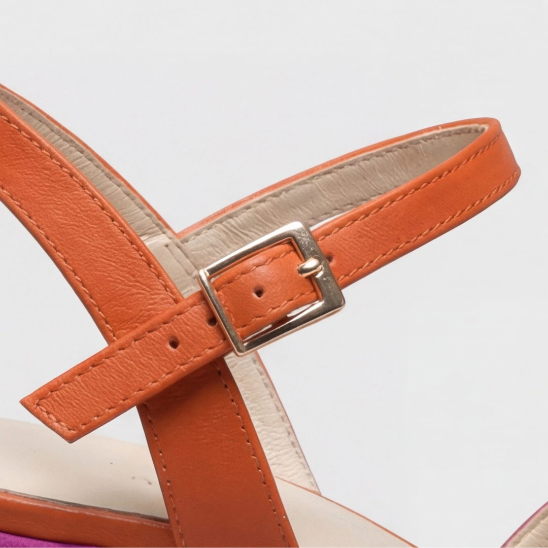 Sandali rosa donna con tacco grosso, cinturino caviglia e punta incrociata. Moda donna per l'estate, comfort assicurato.