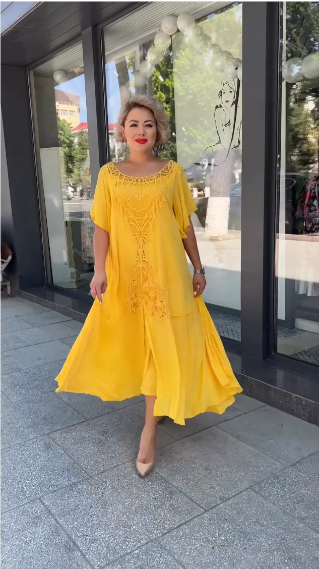 Abito midi donna boho chic con pizzo crochet, maniche svolazzanti e scollo a V. Perfetto per l'estate.