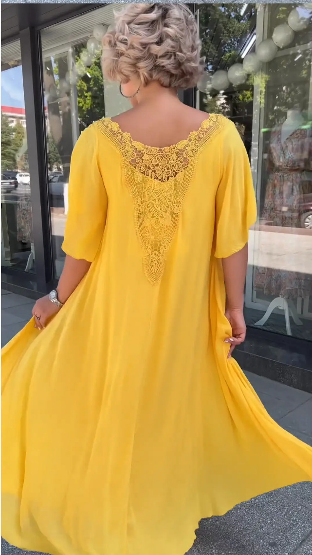 Elegante abito midi boho da donna, con pizzo crochet e maniche svolazzanti, per un look estivo casual e raffinato.