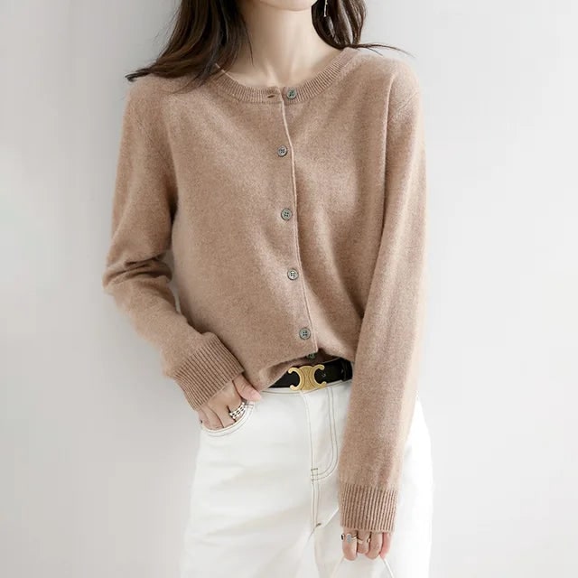 Maglia cardigan donna girocollo con bottoni e polsini a costine, ideale per l'abbigliamento femminile elegante.