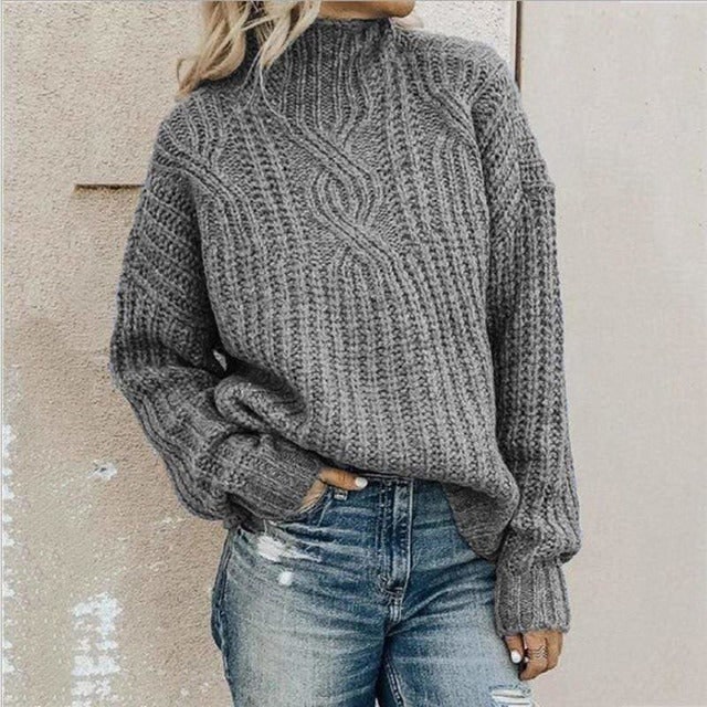 Maglione donna oversize in maglieria a trecce con collo alto, ideale per look caldi e alla moda autunno/inverno.