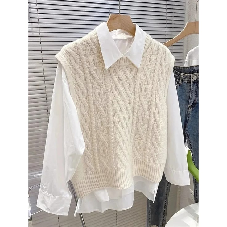 Gilet donna a treccia senza maniche, girocollo e bordi a costine. Perfetto per un look casual-elegante.