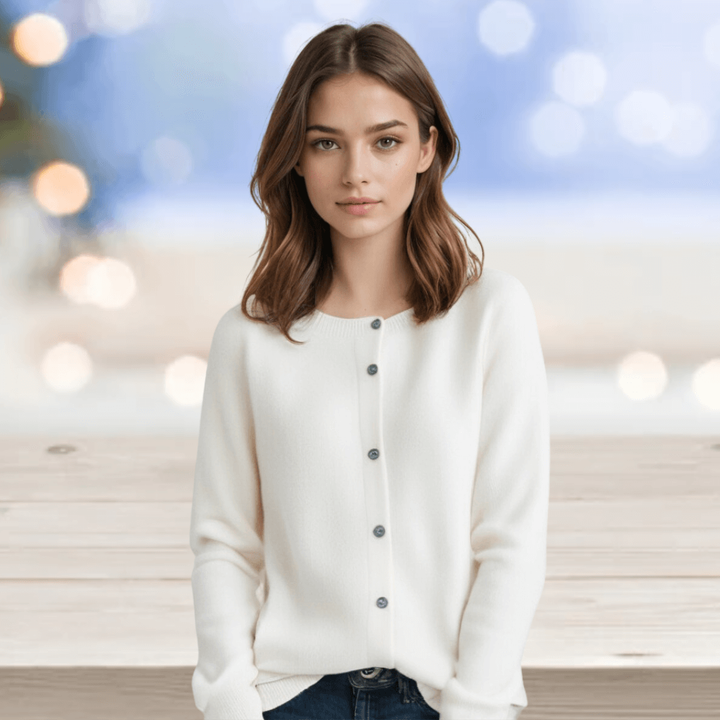 Cardigan donna in maglia, morbido, bottoni, girocollo, facile da abbinare per ogni occasione.