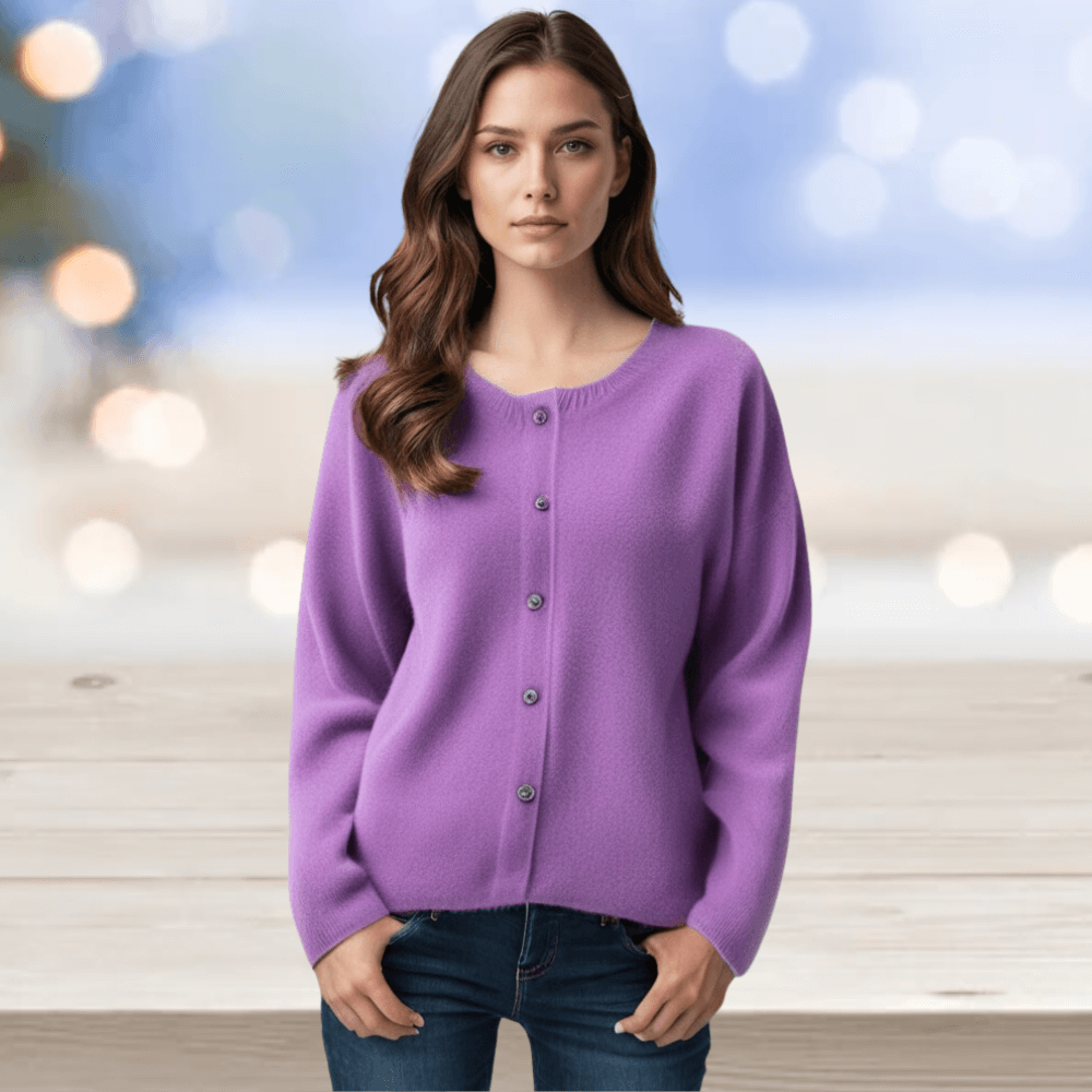 Cardigan donna autunnale, morbido, bottoni, girocollo a costine, per le serate fresche.