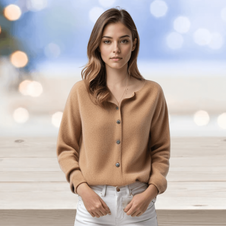 Cardigan donna con bottoni a pressione, morbido, girocollo a costine, stile moderno e pratico.