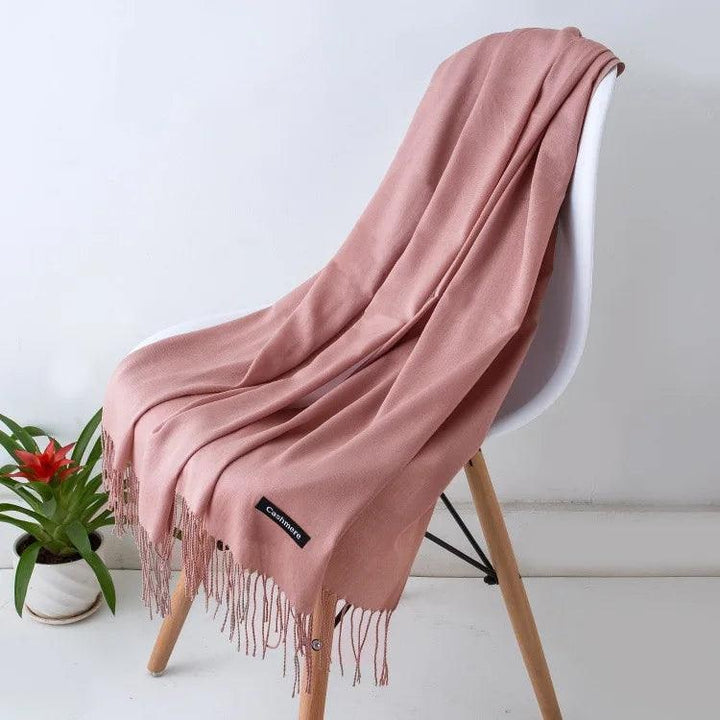 Calda e morbida sciarpa in cashmere da donna con frange.