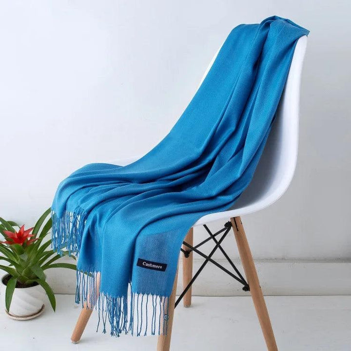 Sciarpa donna in cashmere avvolgente, un must per l'inverno.