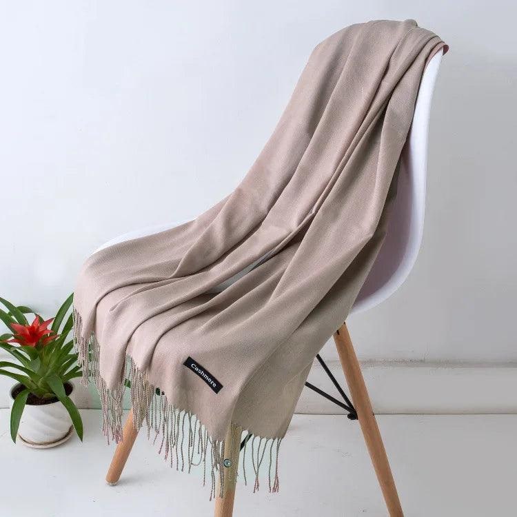 Sciarpa in puro cashmere da donna, un tocco di lusso.
