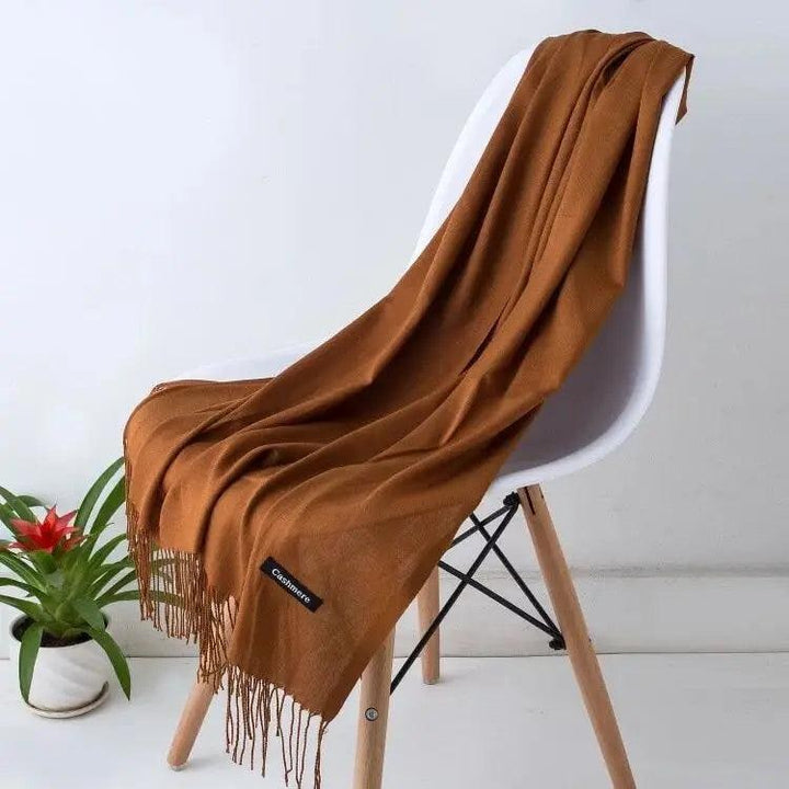 Calda sciarpa in cashmere per donna, perfetta per inverno e autunno.