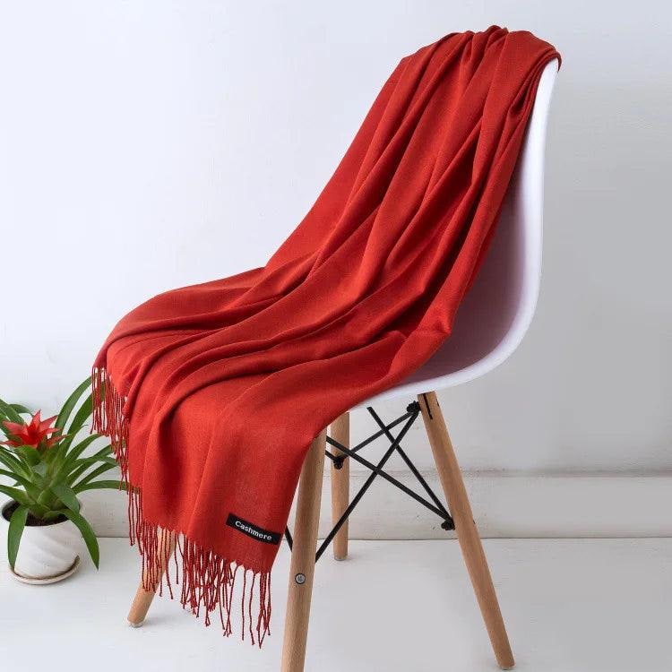 Sciarpa donna calda in cashmere con frange, ideale per autunno.