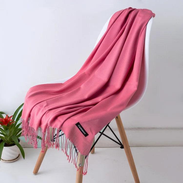 Sciarpa da donna in cashmere soffice, ideale per un look raffinato.