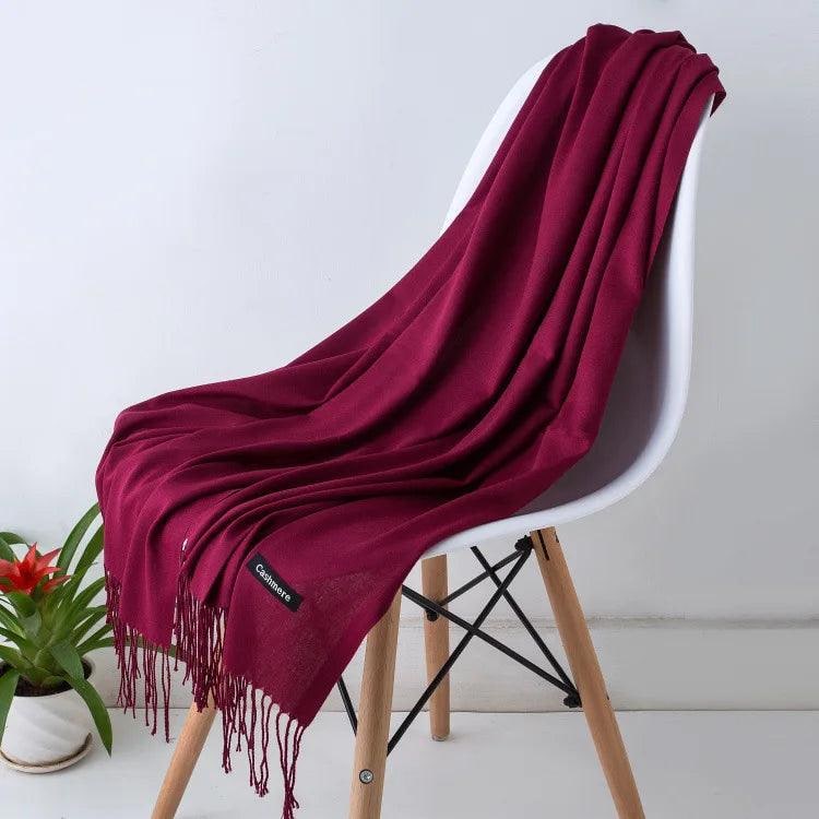 Sciarpa donna versatile in cashmere, perfetta per ogni outfit.