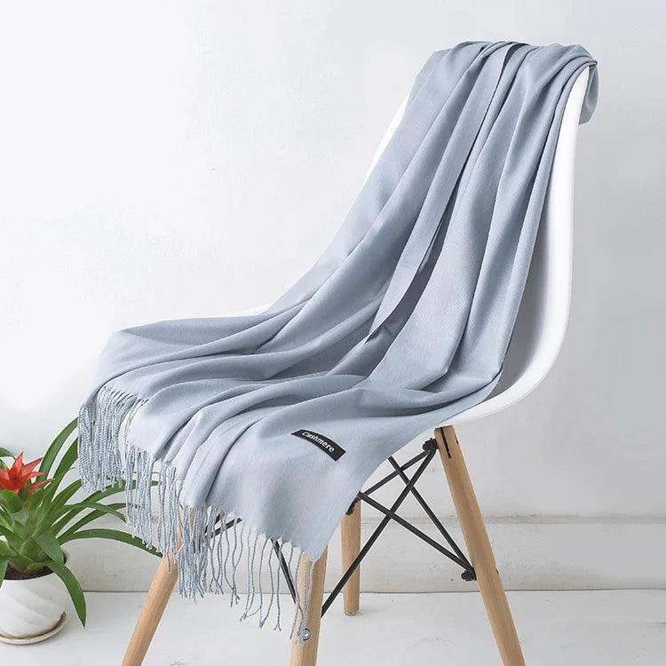 Sciarpa invernale di lusso in cashmere per donna, calore assicurato.