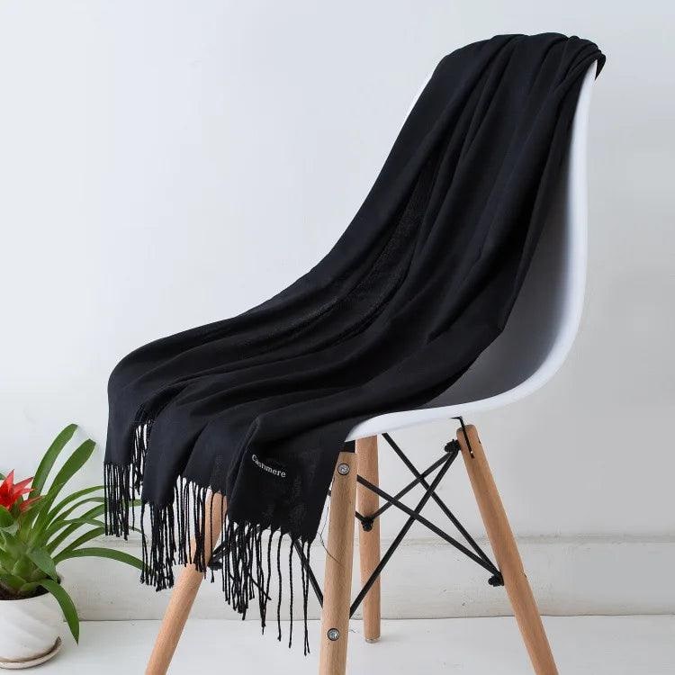 Sciarpa di lusso in cashmere puro per donna, stile raffinato.