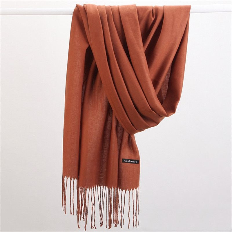 Perfetta sciarpa invernale da donna, in cashmere avvolgente, con nappe e stile lussuoso.