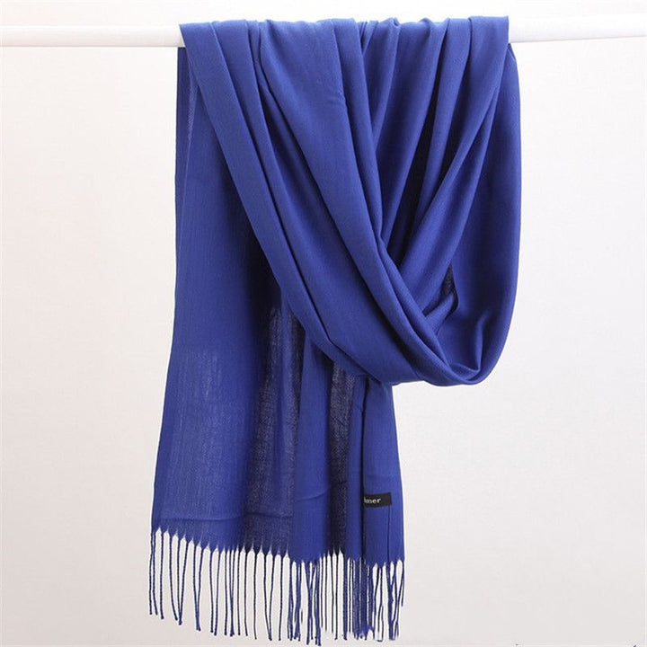 Sciarpa donna in cashmere pregiato, calda e morbida, con nappe, ideale per la stagione fredda.