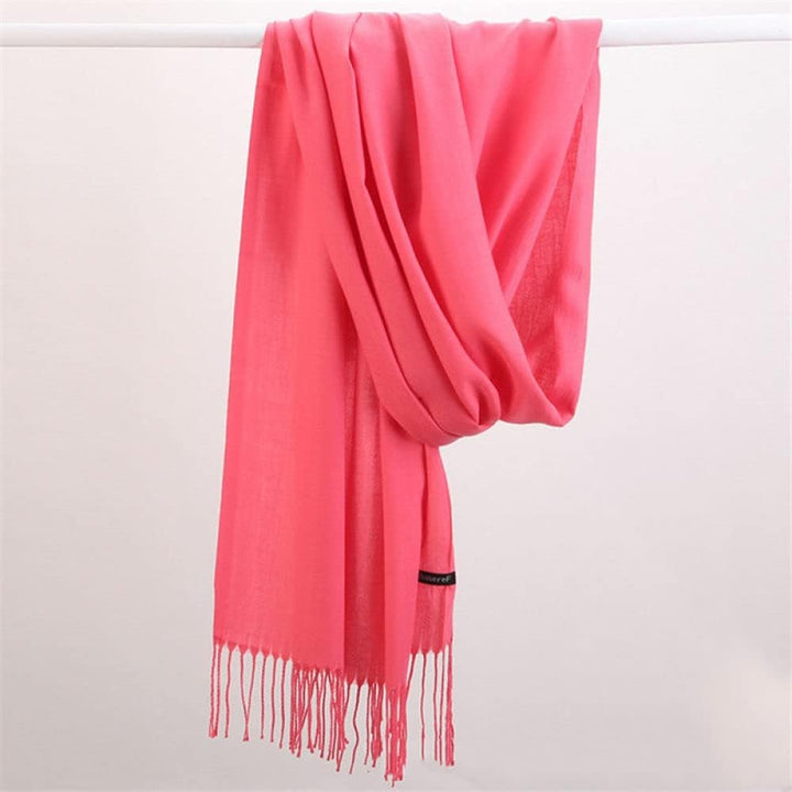 Accessorio di moda lussuoso: sciarpa da donna in cashmere avvolgente con nappe.