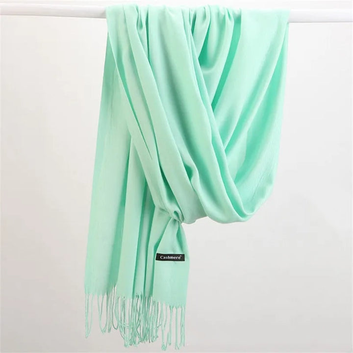 Sciarpa donna di lusso in cashmere, con nappe delicate, per un look elegante e chic.