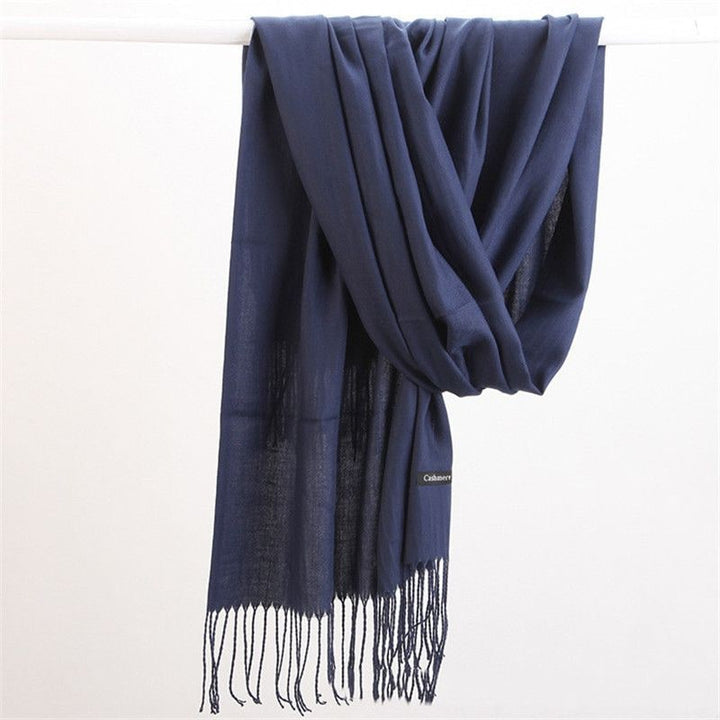 Lussuosa sciarpa donna in cashmere morbido, con nappe decorative, ideale per la moda.