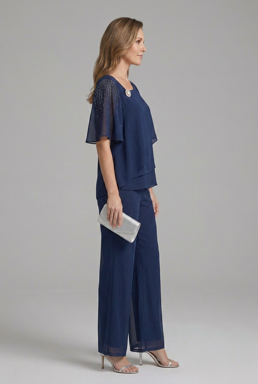 Abbigliamento formale donna: completo elegante con top stratificato e pantaloni, ideale per look sera e occasioni speciali.