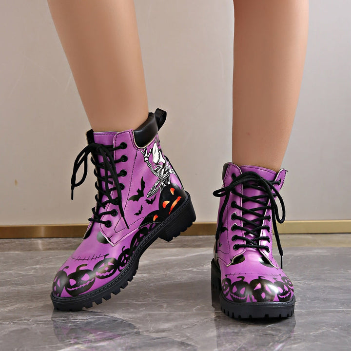 Stivaletti donna stringati gotici viola con decorazioni scheletro e zucca per Halloween. Ideali per costumi e serate.