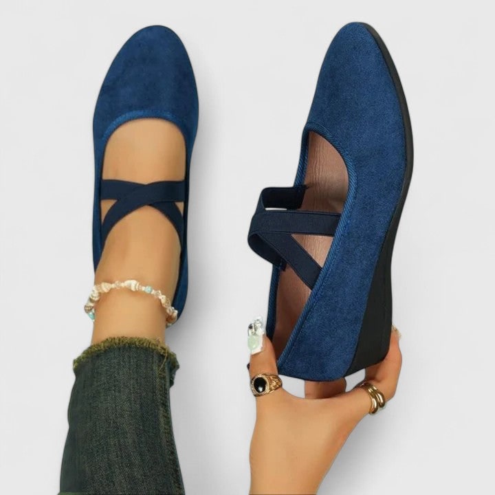 Eleganti scarpe con zeppa bassa da donna, comode e versatili per outfit casual-chic primavera/estate.