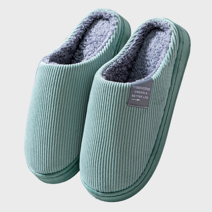 Eleganti scarpe da casa femminili a punta chiusa, offrono un comfort avvolgente e calore per l'inverno.