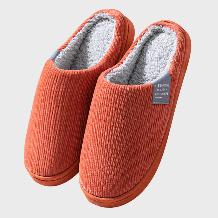 Morbide pantofole donna invernali con punta chiusa, design comodo per momenti di relax assoluto a casa.