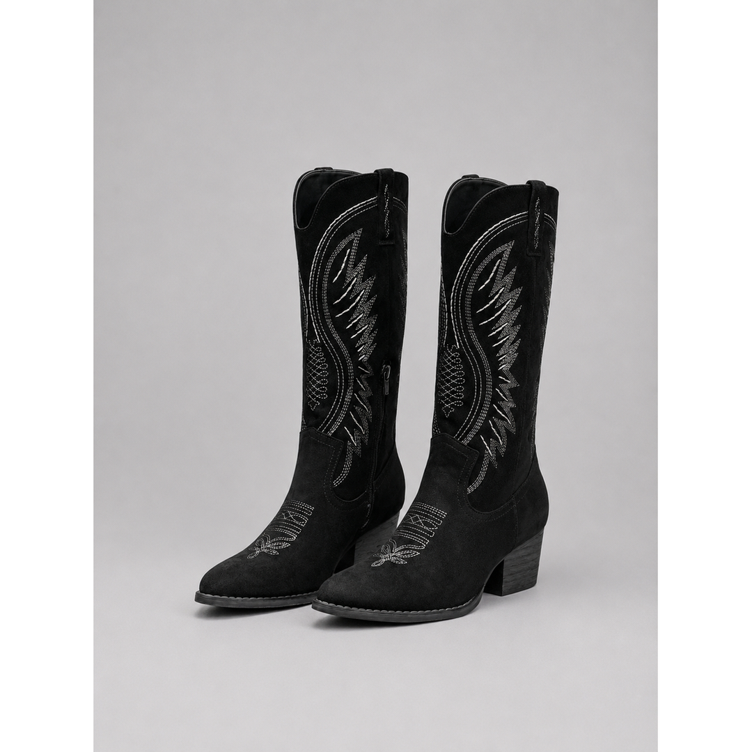 Moda donna: stivali western al ginocchio con punta affusolata e tacco blocco, un must-have stile cowboy.