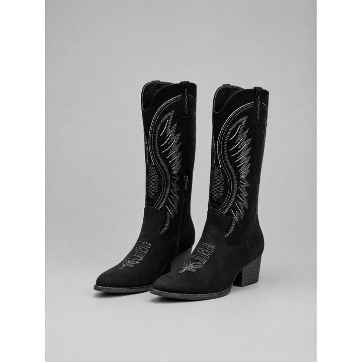 Moda donna: stivali western al ginocchio con punta affusolata e tacco blocco, un must-have stile cowboy.