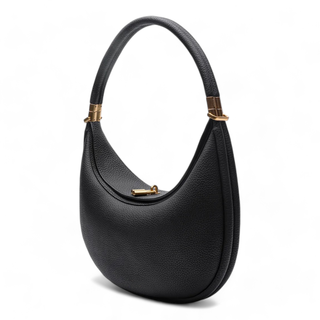 Borsa a spalla da donna in pelle martellata, design a mezzaluna. Chic e versatile per ogni outfit.