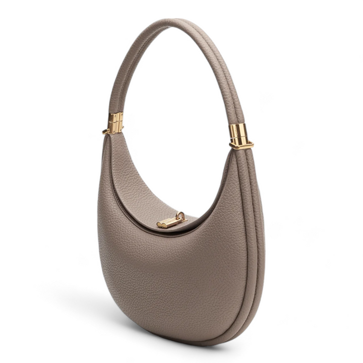 Accessorio moda: borsa a spalla in pelle martellata a mezzaluna. Chiusura girevole e stile versatile per la donna.